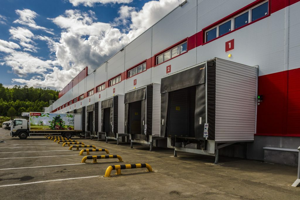 Multi-temperature warehouse 